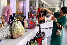Ha Noi’s handicraft products must comply with the necessary standards to access the European market. (Photo: NDO)