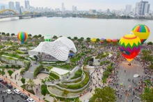 Services and tourism are gradually becoming one of the main economic sectors of Da Nang. (Photo: NDO)