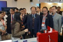 Delegates visited technology products displayed at Tech4Life 2025. (Photo: NDO)