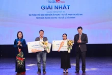 First prizes in the short and long video/clip categories are presented to the winning authors.