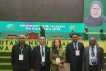 Vietnamese Ambassador to Tanzania Vu Thanh Huyen (central) attends the national congress of the ruling Chama Cha Mapinduzi (CCM) in the African country. (Photo: VNA)