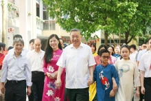 arty General Secretary To Lam on June 1 visits Nguyen Dinh Chieu Secondary School and Xa Dan Secondary School - two schools for students with disabilities in Ha Noi on the occasion of International Children's Day. (Photo: VNA)