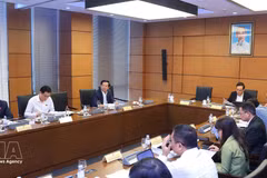 The delegation of National Assembly deputies from Ho Chi Minh City holds a group discussion. (Photo: VNA) 