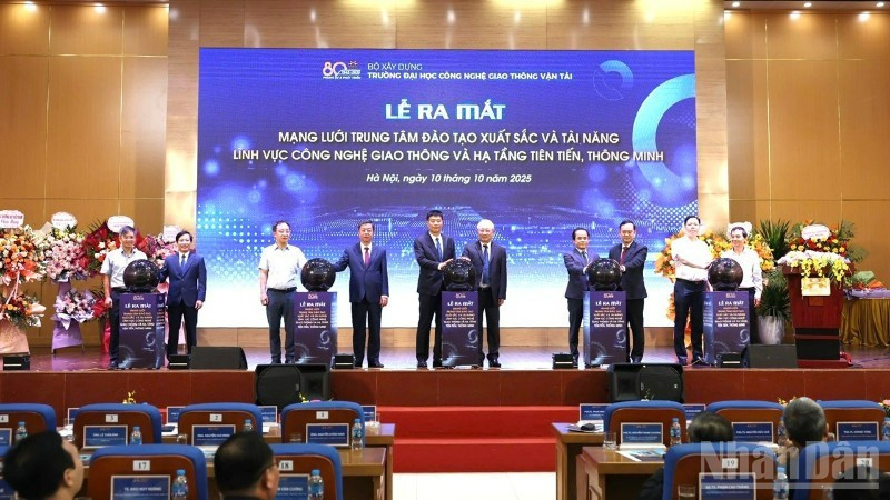 Delegates press the button to officially launch the Network of Training Centres of Excellence and Talent Development in Smart and Advanced Transport Technology and Infrastructure.