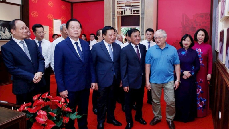 Delegates visit the historic house at 48 Hang Ngang Street.