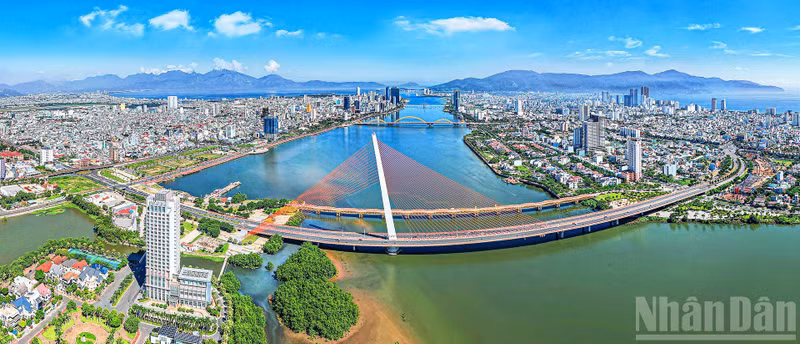 Work: A corner of Da Nang today. Author: Thai Quan Chung