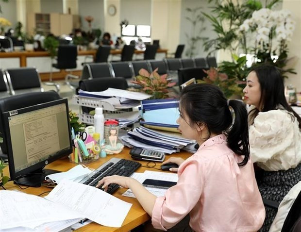 Ha Noi’s state budget revenue exceeded 362.1 trillion VND (approximately 14.2 billion USD) in the first five months of 2025, soaring 54.4% from a year earlier. (Illustrative image: VNA)