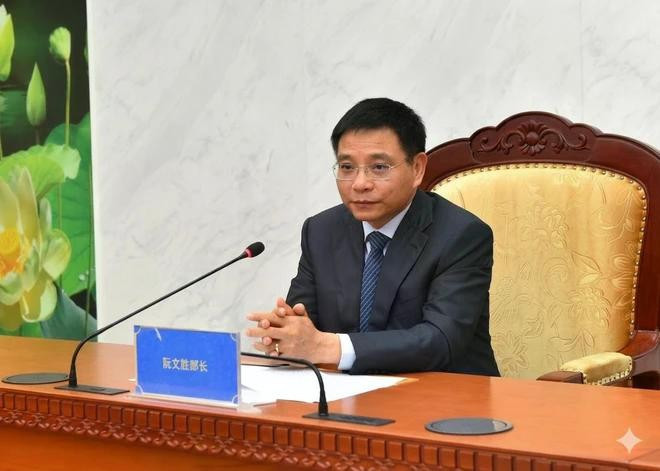 Minister of Finance Nguyen Van Thang speaks at the meeting. (Photo: Ministry of Finance)