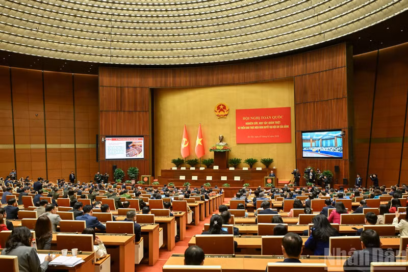 The national conference on studying, grasping and implementing the Resolution of the 14th National Party Congress is held at Dien Hong Hall, the National Assembly House. (Photo: Duy Linh)