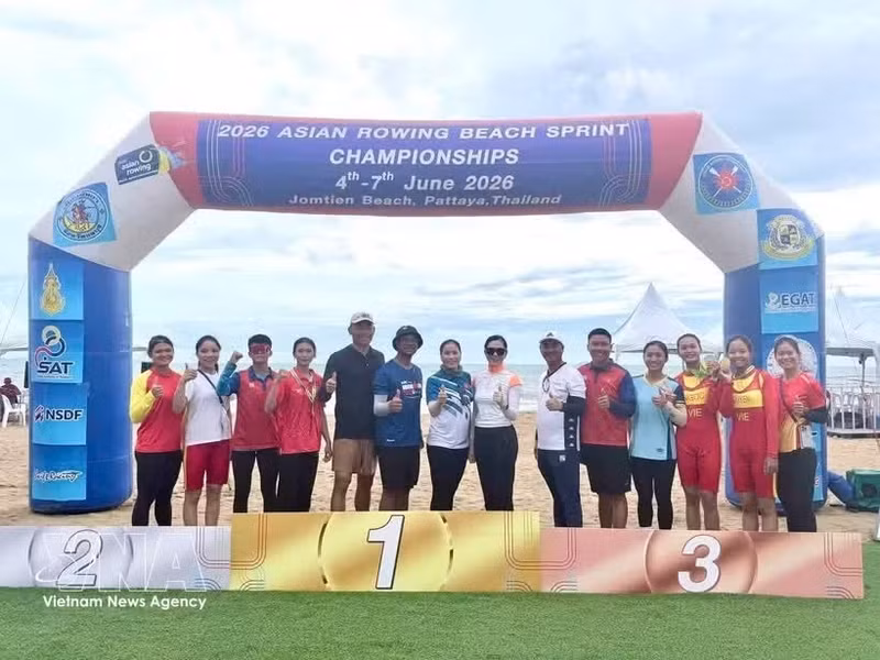 The Vietnamese team at the 2026 Asian Rowing Beach Sprint Championships (Photo: VNA)
