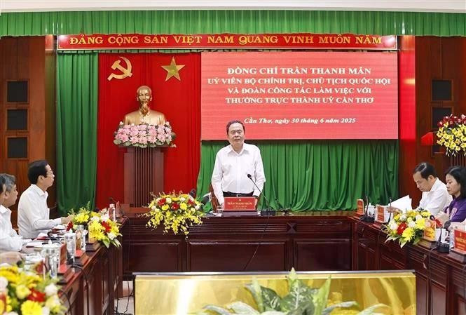 NA Chairman Tran Thanh Man speaks at the meeting (Photo: VNA)