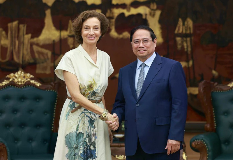 Prime Minister Pham Minh Chinh (R) receives Director-General of the United Nations Educational, Scientific and Cultural Organisation (UNESCO) Audrey Azoulay in Ha Noi on June 28 (Photo: VNA)