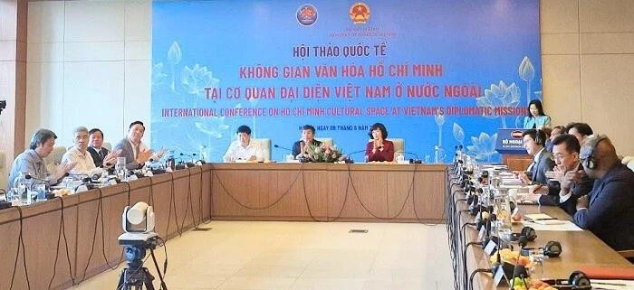 The international seminar on "Ho Chi Minh Cultural Space at Vietnamese Diplomatic Missions Abroad" was held in commemoration of the 135th birth anniversary of President Ho Chi Minh and the 80th founding anniversary of Viet Nam’s diplomatic service.(Photo: petrovietnam.petrotimes.vn)