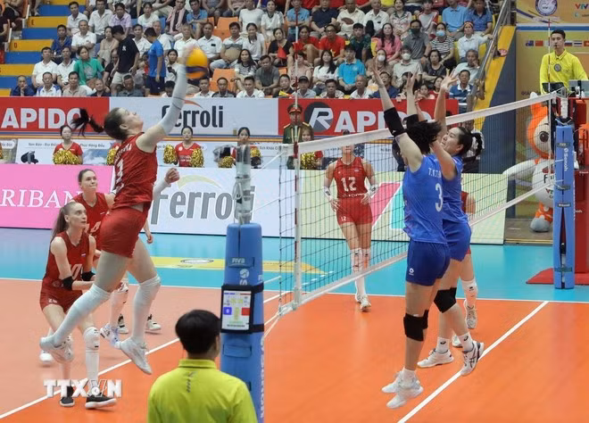 Vietnamese and Russian players in the final match of VTV Ferroli Cup 2025. (Photo: VNA)