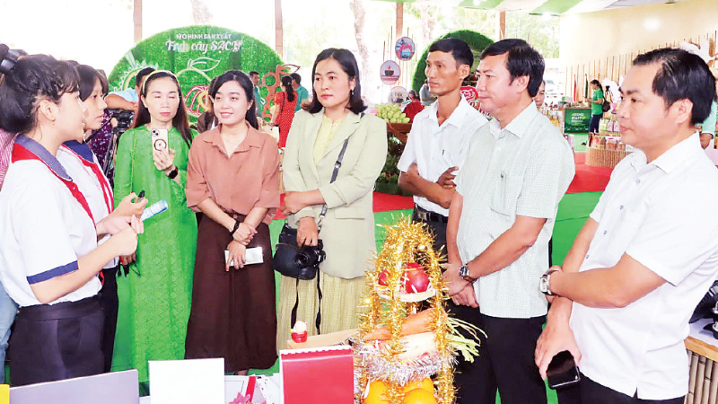 Exhibition of outstanding startup products and green economy-oriented products in the Mekong Delta Region. (Photo: HUU NGHIA)