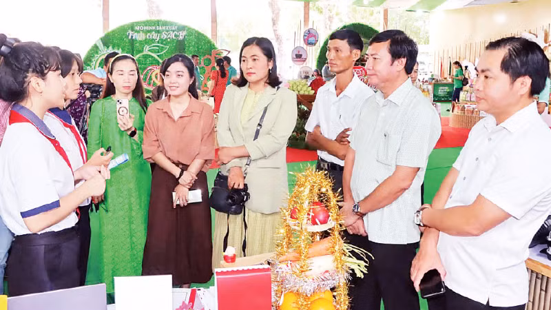 Exhibition of outstanding startup products and green economy-oriented products in the Mekong Delta Region. (Photo: HUU NGHIA)