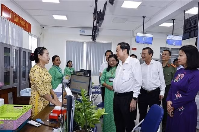 NA Chairman Tran Thanh Man visits Can Tho Public Administration Centre (Photo: VNA)