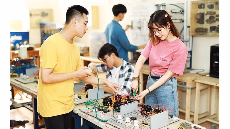 New policies have encouraged more students to pursue STEM fields. (Photo: THE DAI)