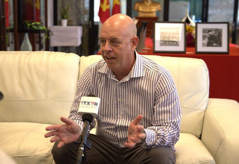Chairman of the Israel-Viet Nam Friendship Association and former Deputy Ambassador of Israel to Viet Nam Eyal Buvilski speaks to Viet Nam News Agency's correspondent in Tel Aviv. (Photo: VNA)