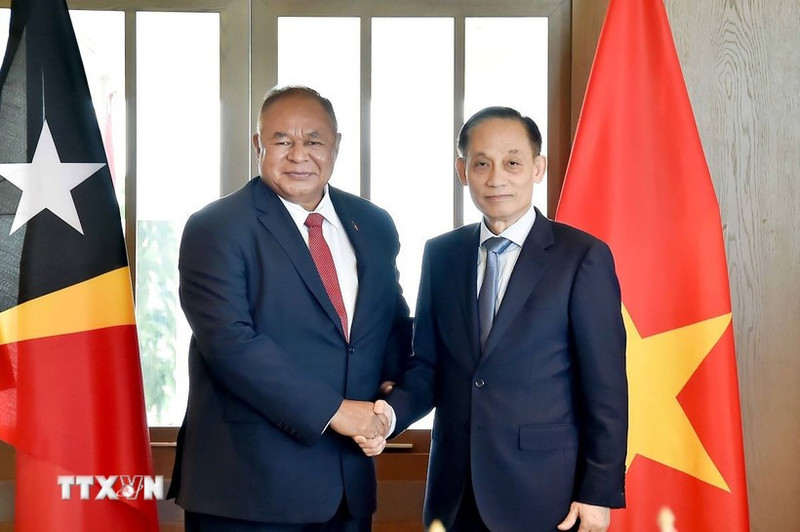 Acting Minister of Foreign Affairs Le Hoai Trung (right) meets with Timor-Leste’s Minister of Foreign Affairs and Cooperation Bendito dos Santos Freitas on September 16, 2025. (Photo: VNA)