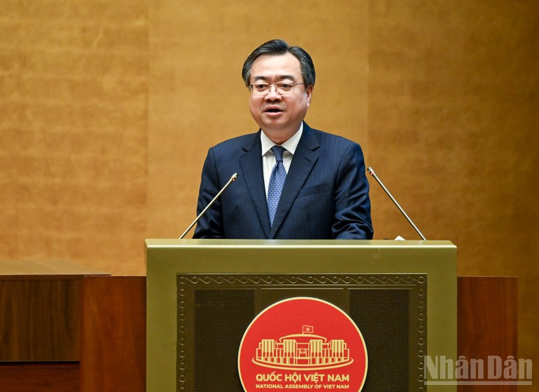 Politburo member, Secretary of the Party Central Committee and Chairman of its Commission for Policies and Strategies Nguyen Thanh Nghi speaks at the national conference disseminating and implementing the Resolution of the 14th National Party Congress in Ha Noi on February 7. (Photo: NDO)