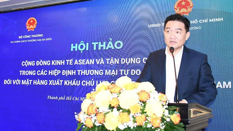 Nguyen Truong Thi, Deputy Director of Ho Chi Minh City Department of Industry and Trade speaks at the workshop 