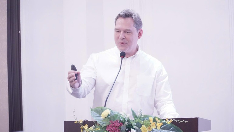 Professor Michael Mehling from the Massachusetts Institute of Technology (MIT) speaking at the event