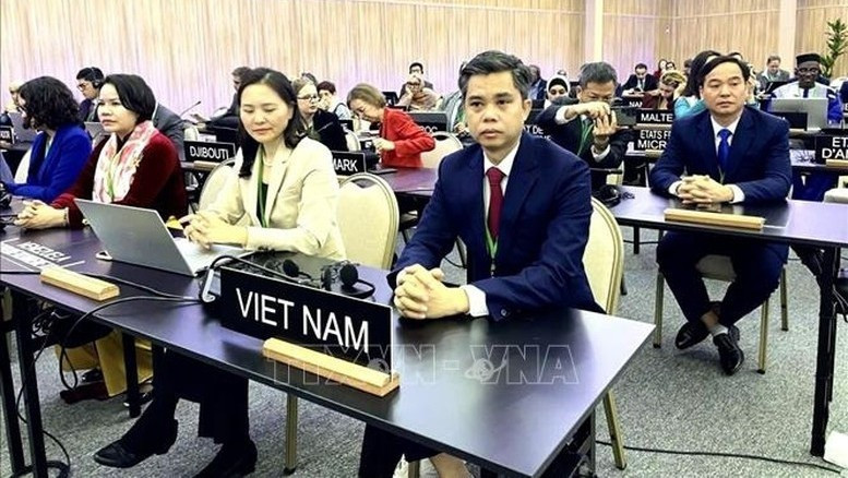 The Vietnamese delegation at the 43rd session of UNESCO’s General Conference (Photo: VNA)