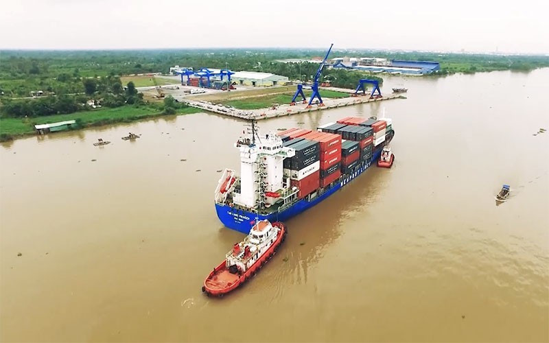 Cargo vessels at Cai Cui Port, Can Tho City.
