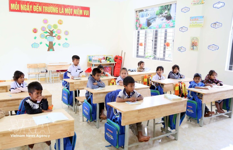 Ensuring full school attendance among pupils at the K Ai satellite campus in Dan Hoa commune, Quang Tri province has been made possible thanks to the persistent and quiet efforts of teachers, border guards, and local authorities. (Photo: VNA