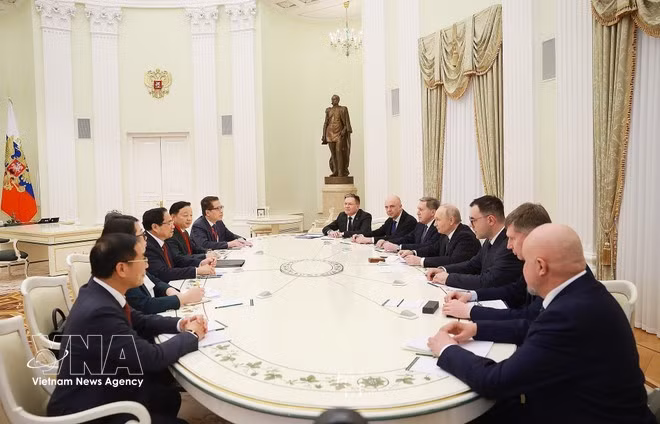 At the meeting between Vietnamese Prime Minister Pham Minh Chinh and Russian President Vladimir Putin in Moscow on March 25 (Photo: VNA)