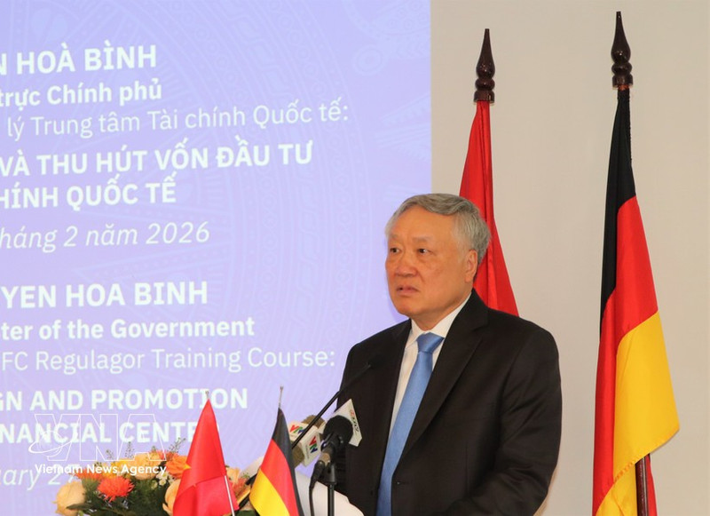 Permanent Deputy Prime Minister Nguyen Hoa Binh, Chairman of the Executive Board of the Viet Nam International Financial Centre, delivers opening remarks at the ceremony. (Photo: VNA)