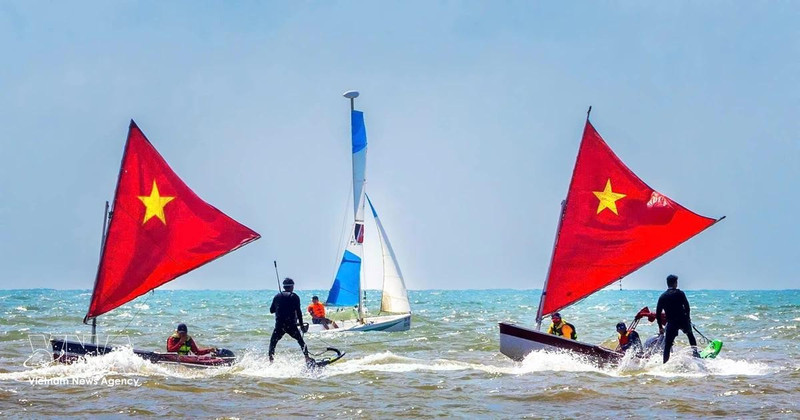 A series of marine sports activities such as sailing, flyboarding, stand-up paddleboarding (SUP) and jet surfing along Thuy Van beach showcase the city’s potential in developing its marine economy and high-end tourism services. (Photo: VNA)