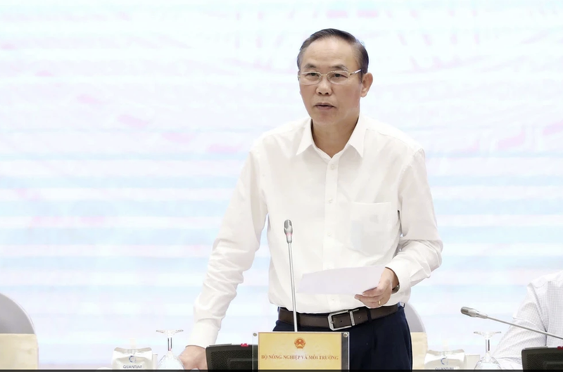 Deputy Minister of Agriculture and Environment Phung Duc Tien speaks at the Government’s regular press conference on November 8. (Photo: VNA)