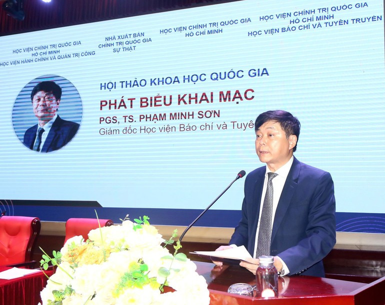 Assoc. Prof. Dr. Pham Minh Son, Director of the Academy of Journalism and Communication speaking at the event.