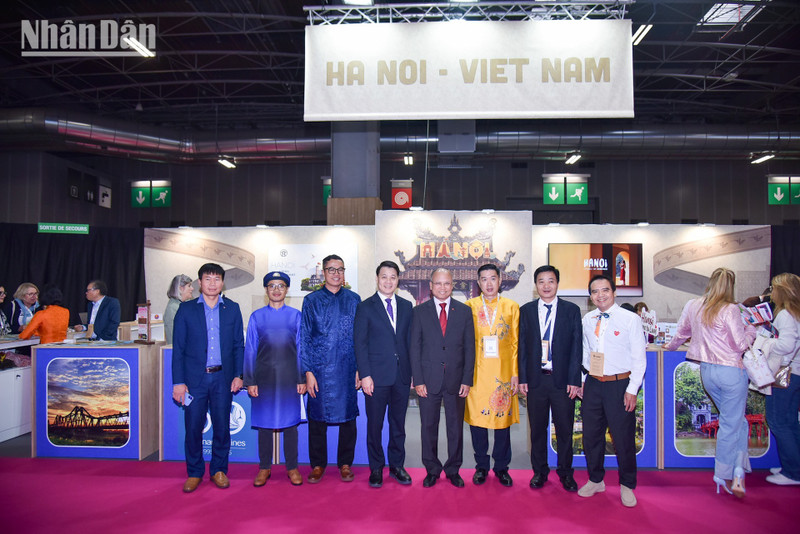 Ha Noi’s pavilion features presentations from Viet Nam Airlines and 11 leading local travel businesses.