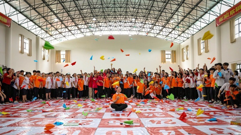 To ensure that Vietnamese children can stride confidently into an increasingly volatile world, we must equip them with the right tools from today. (Photo: UNICEF)