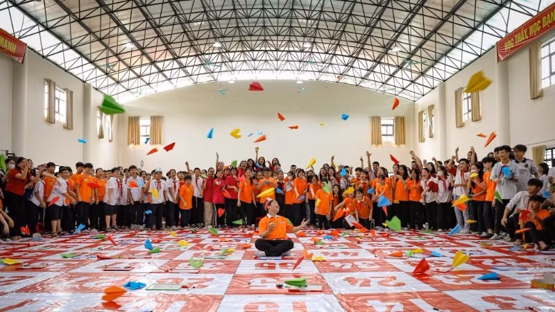 To ensure that Vietnamese children can stride confidently into an increasingly volatile world, we must equip them with the right tools from today. (Photo: UNICEF)