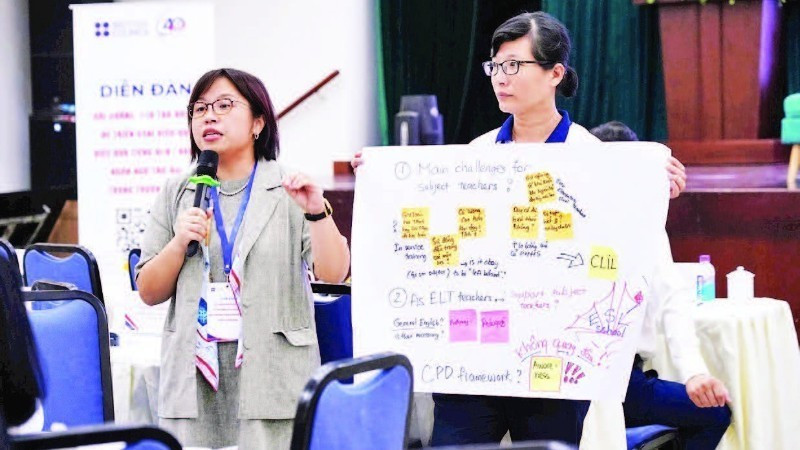 Experts provide training to English teachers at the forum “Training and developing teaching staff to effectively implement English as a second language in schools.”