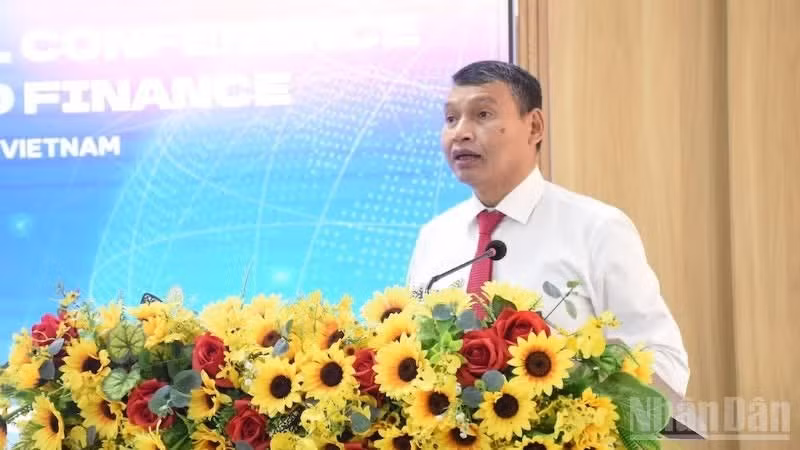Ho Ky Minh, Permanent Vice Chairman of the Da Nang People's Committee speaks at the event.