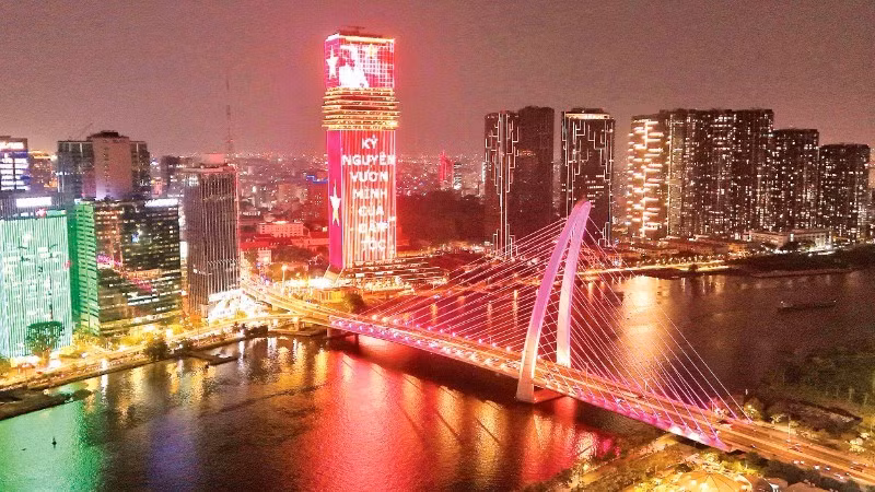 Ho Chi Minh City glows with vibrant colours in celebration of 14th National Party Congress. (Photo: Hong Dat)