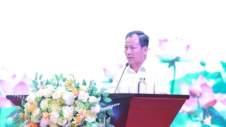 Vice Chairman of Lao Cai Provincial People’s Committee Hoang Quoc Khanh speaking at the conference