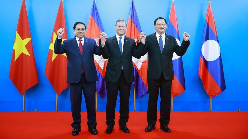 Within the framework of the high-level meeting among the three Parties — the Cambodian People’s Party, the Communist Party of Viet Nam, and the Lao People’s Revolutionary Party — held in Phnom Penh, a meeting takes place on the afternoon of February 6, 2026 between Prime Minister Pham Minh Chinh and Cambodian Prime Minister Hun Manet, together with Lao Prime Minister Sonexay Siphandone. (Photo: Duong Giang – VNA)