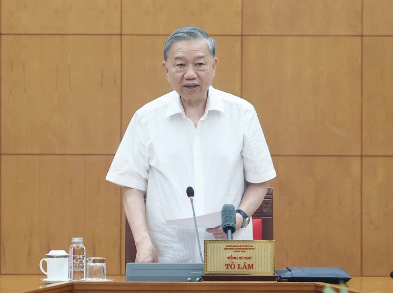 Party General Secretary To Lam speaks at the working session with standing members of subcommittees for the 14th Party Congress on September 25, 2025 (Photo: VNA)