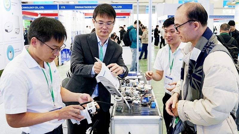 Viet Nam is emerging as a key destination for large-scale FDI enterprises. (Photo: Bac Son)