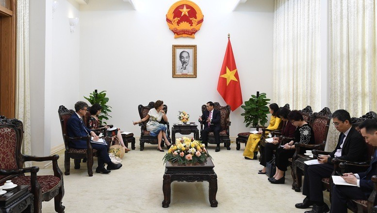 Deputy Prime Minister and Foreign Minister Bui Thanh Son (R) and UNESCO Director-General Audrey Azoulay in Ha Noi (Photo: VGP)