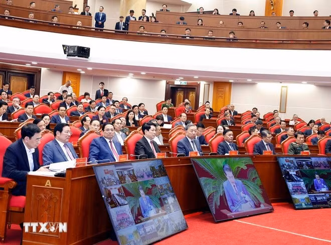 Officials at the event (Photo; VNA)