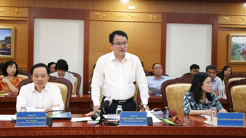 Deputy Minister of Finance Tran Quoc Phuong chairs the conference on implementing public investment disbursement in 2025.