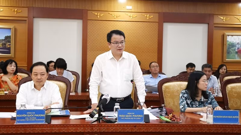 Deputy Minister of Finance Tran Quoc Phuong chairs the conference on implementing public investment disbursement in 2025.