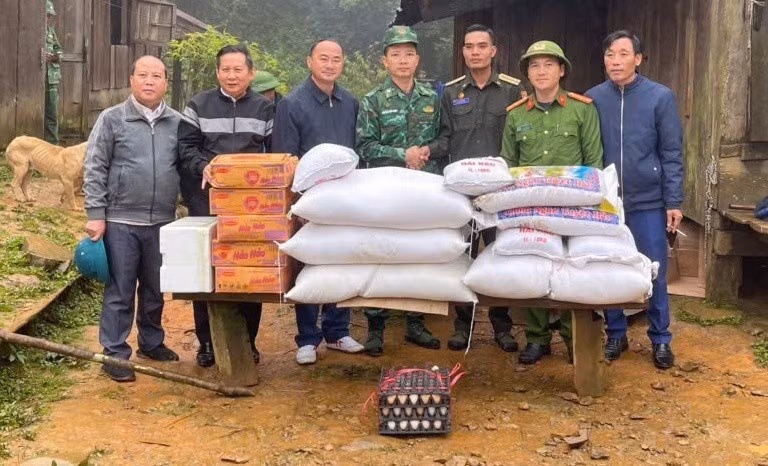 Providing food and supplies to Lao border protection forces isolated for days by floodwaters.